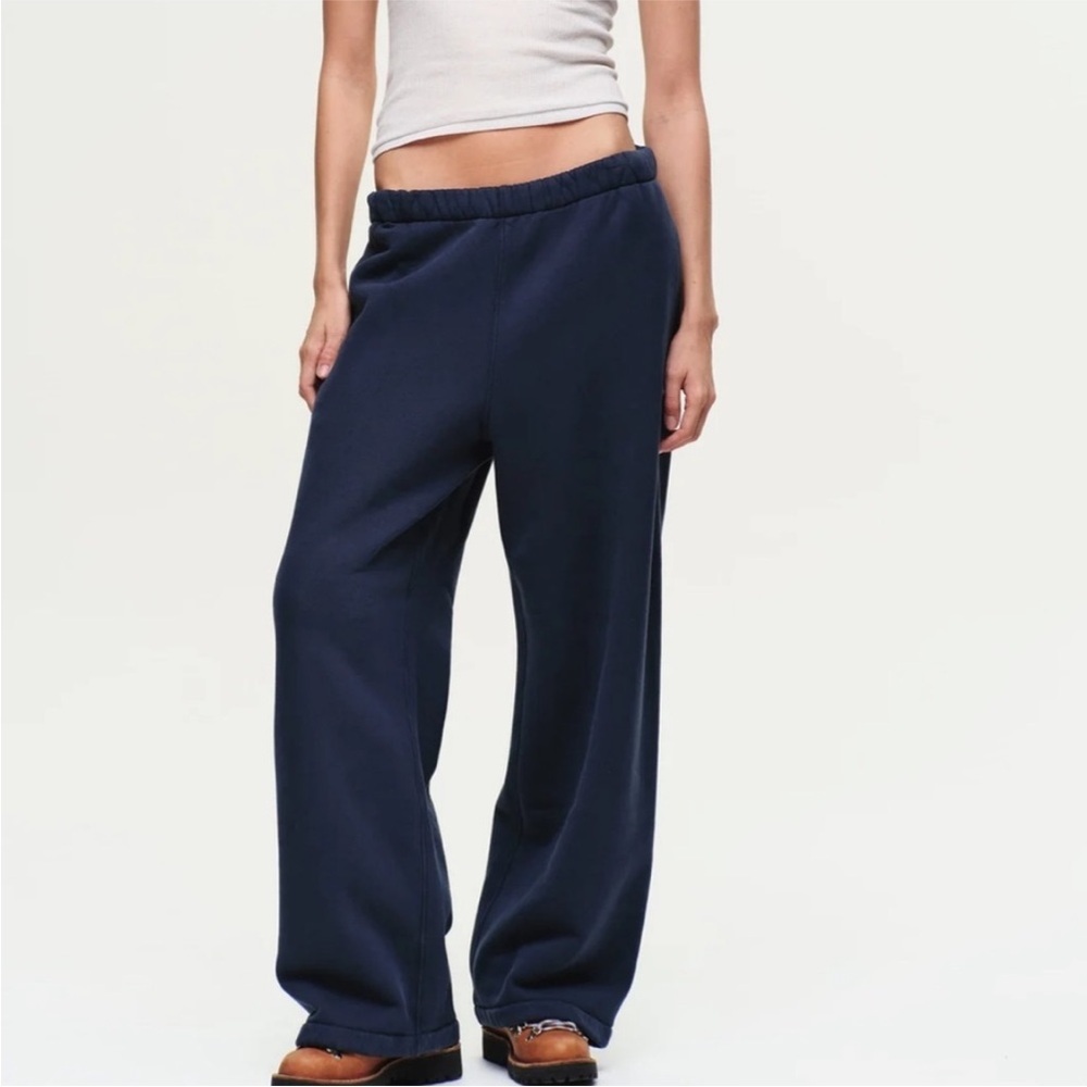 MADHAPPY Classics Fleece Straight Sweatpant
Navy SIZE MEDIUM NWT